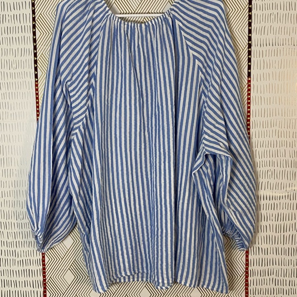 Old Navy Blue and White Relaxed Blouse with 3/4 Sleeves - Picture 2 of 3
